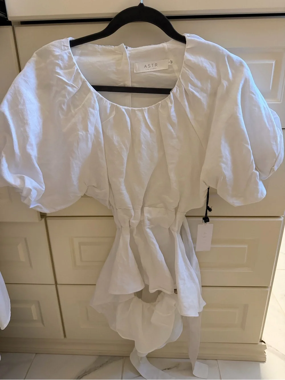 ASTR the label Vendetti open back linen blend top size S